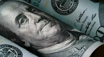 تراجع سعر الدولار مقابل الجنيه في بداية تعاملات 8-12-2025 وبنكان يهبطان